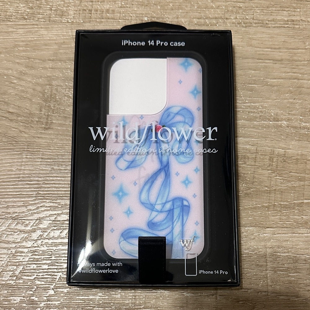 Wildflower iPhone 14 Pro Case - Light Blue